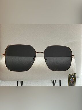 Men's Gold Frame Sunglasses with Black Lenses - Geometric Shape